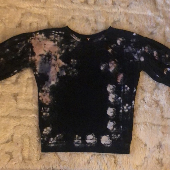 Free People black sweatshirt with billowy pleated sleeves and pink bleach effect - Picture 9 of 16